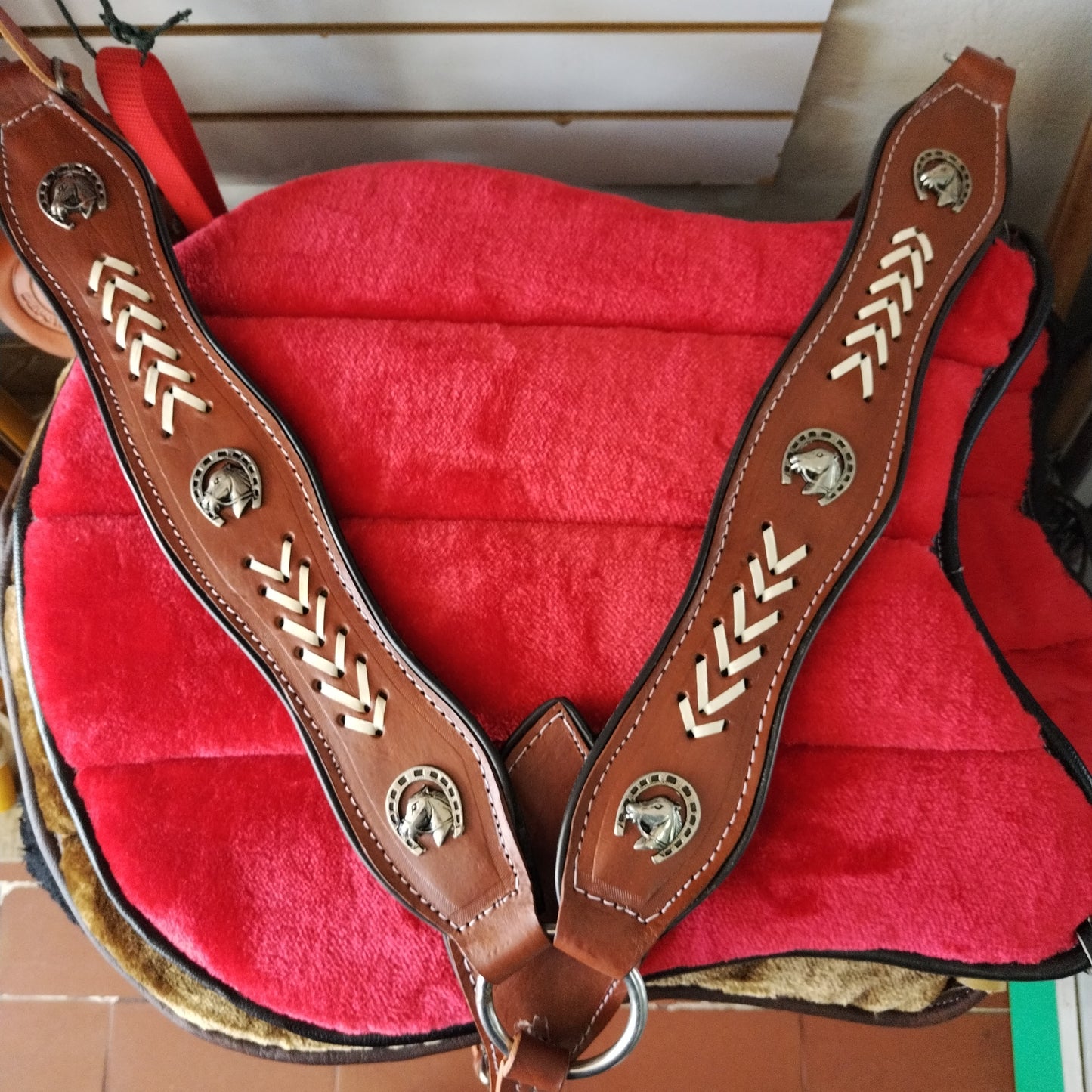 PECHERA BOTONES - CUERO