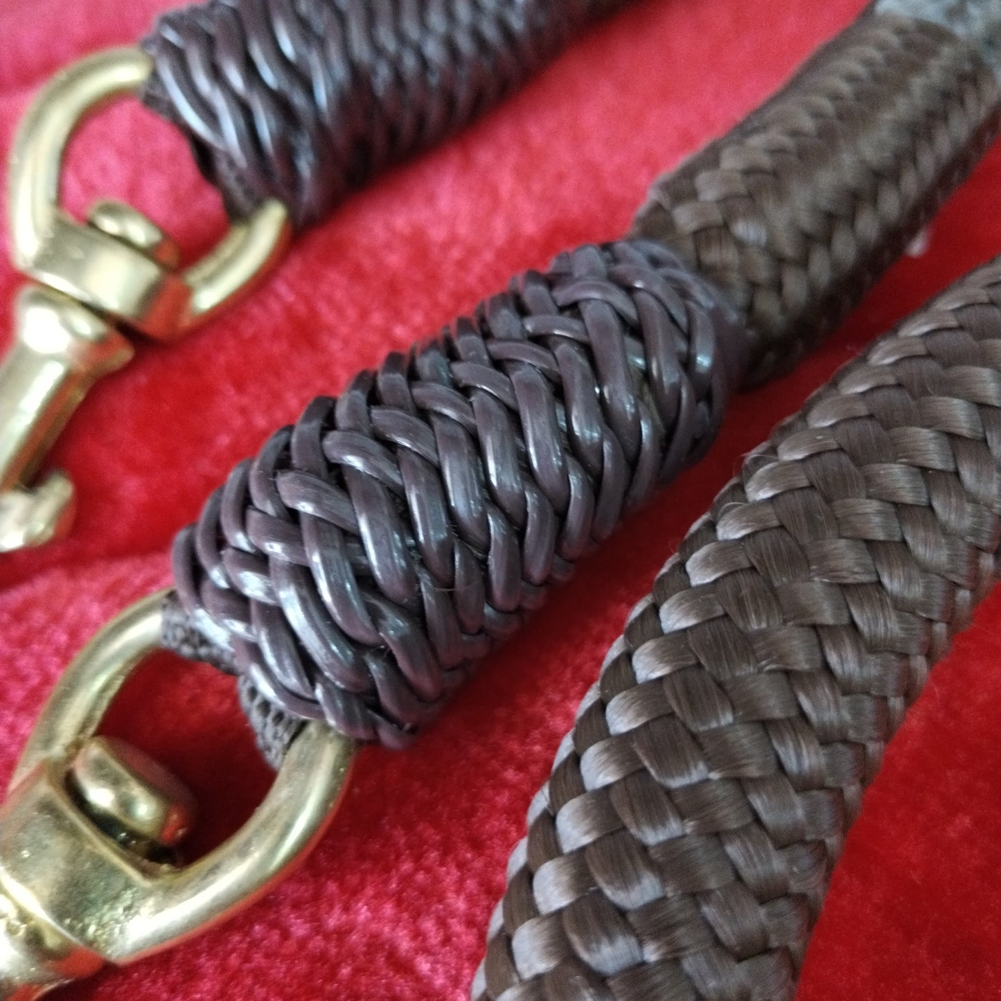 Rienda gruesa mosqueton (café)