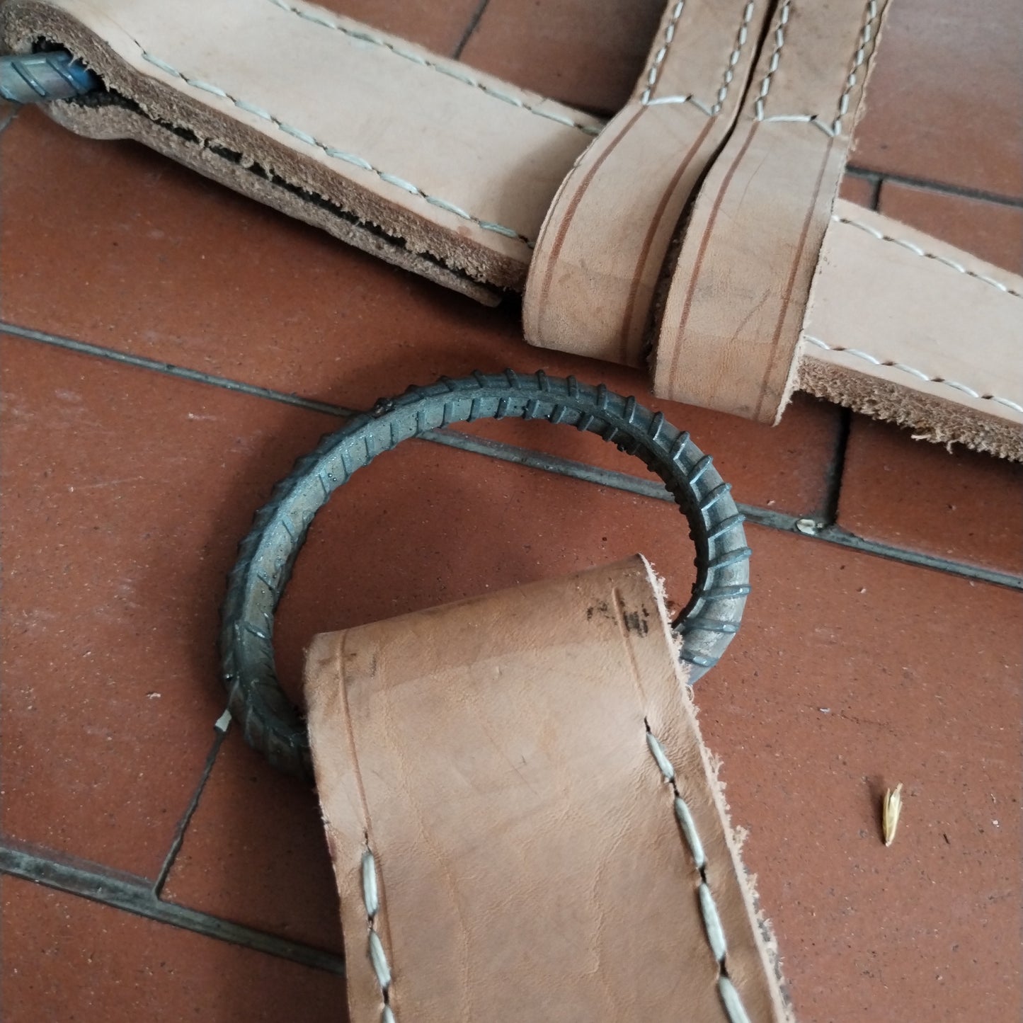 ARRETRANCA CORRIENTE CUERO