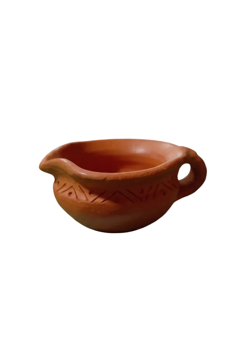 Matera en barro pequeña con forma de taza