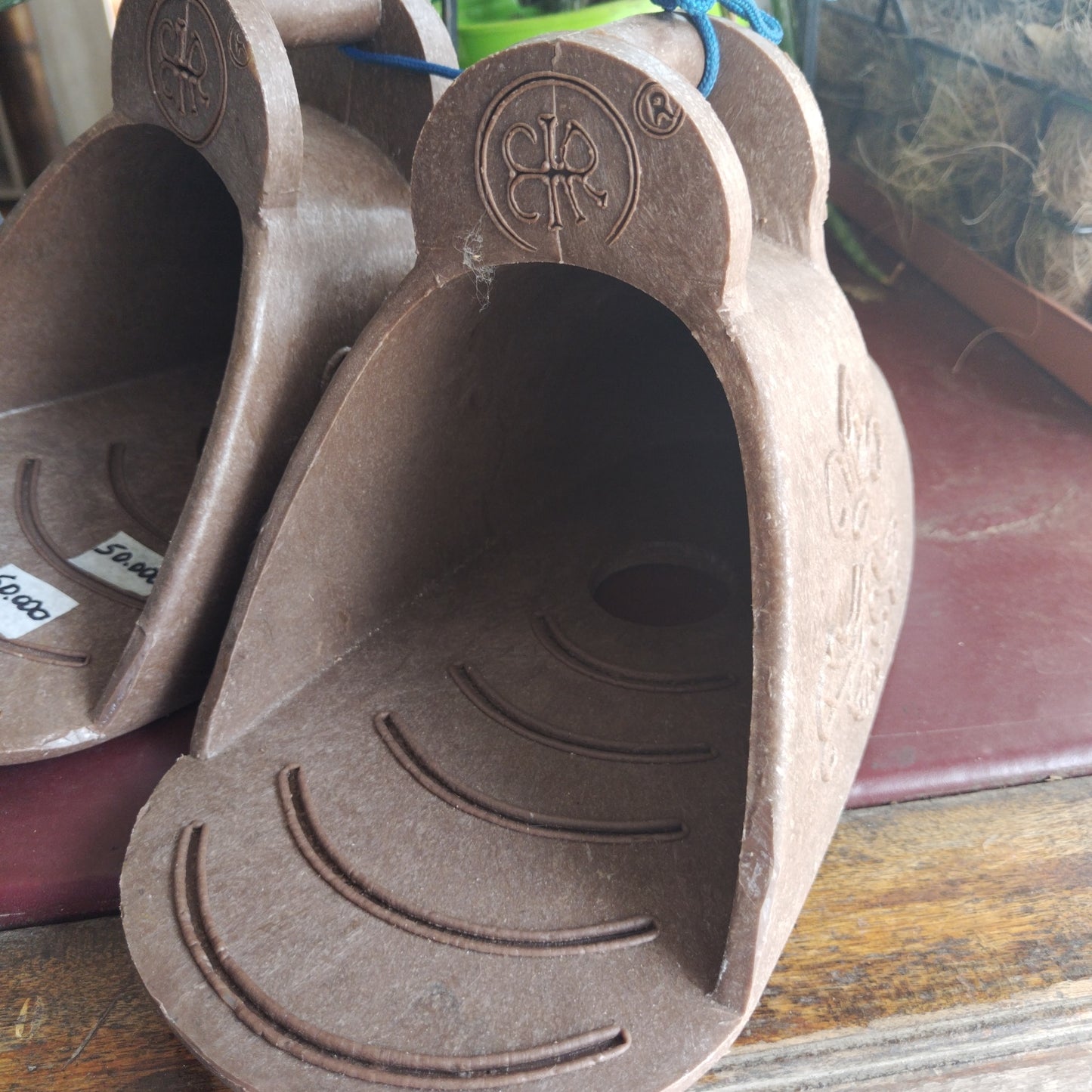 Estribo en plástico campana