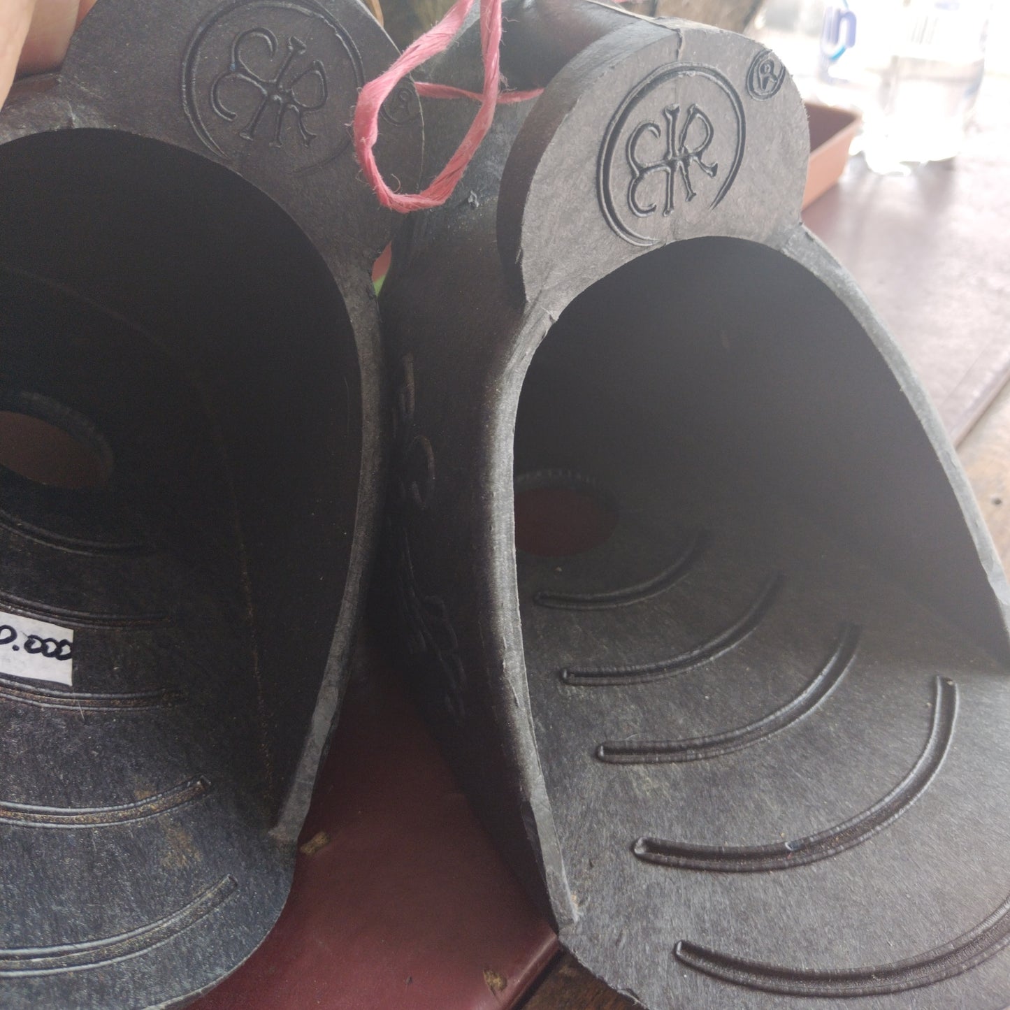 Estribo en plástico campana