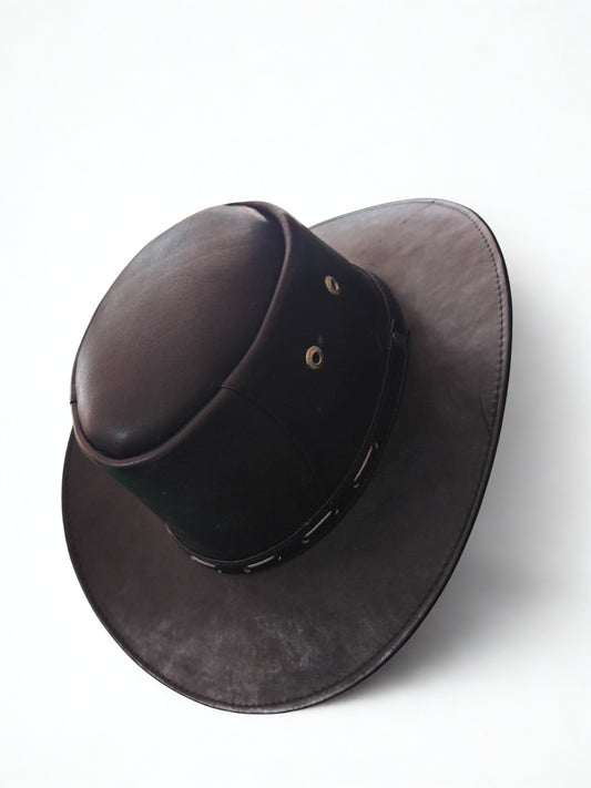 Sombrero negro en cuero