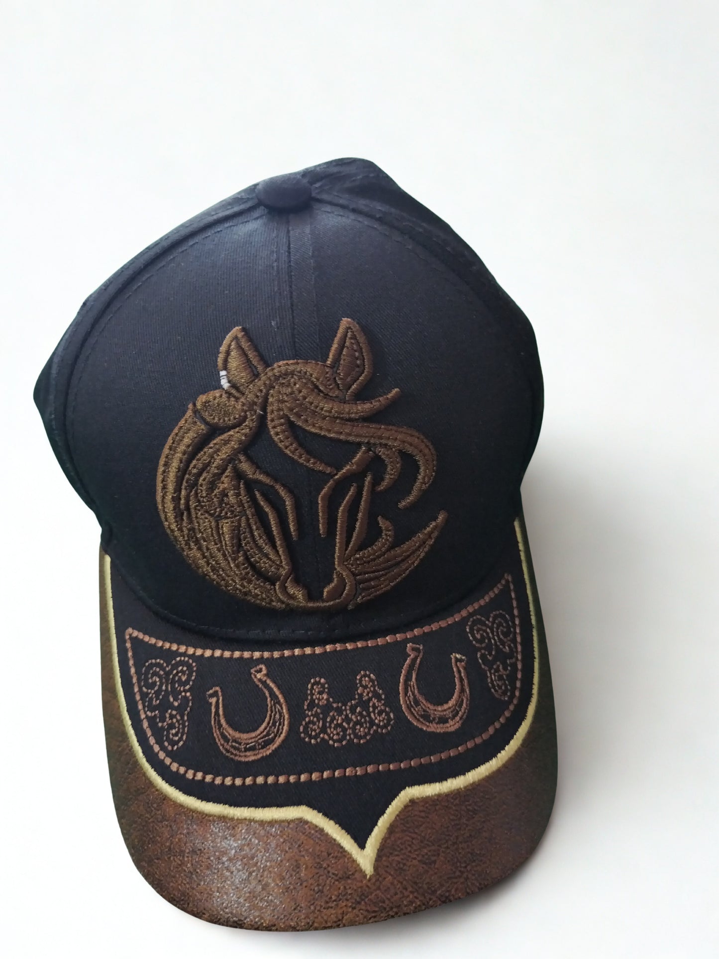 Gorra con diseño tejido