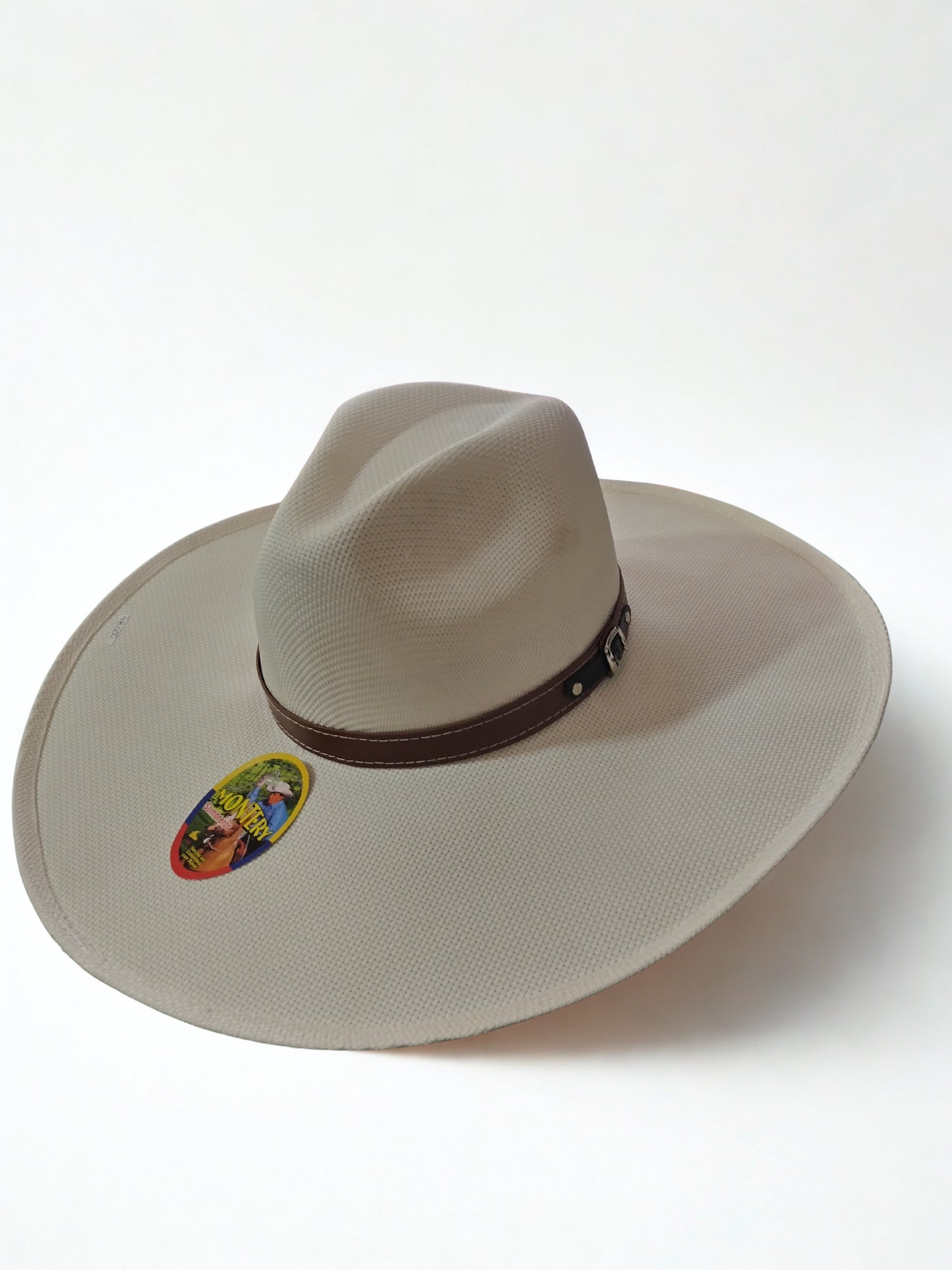 Sombrero con ala grande