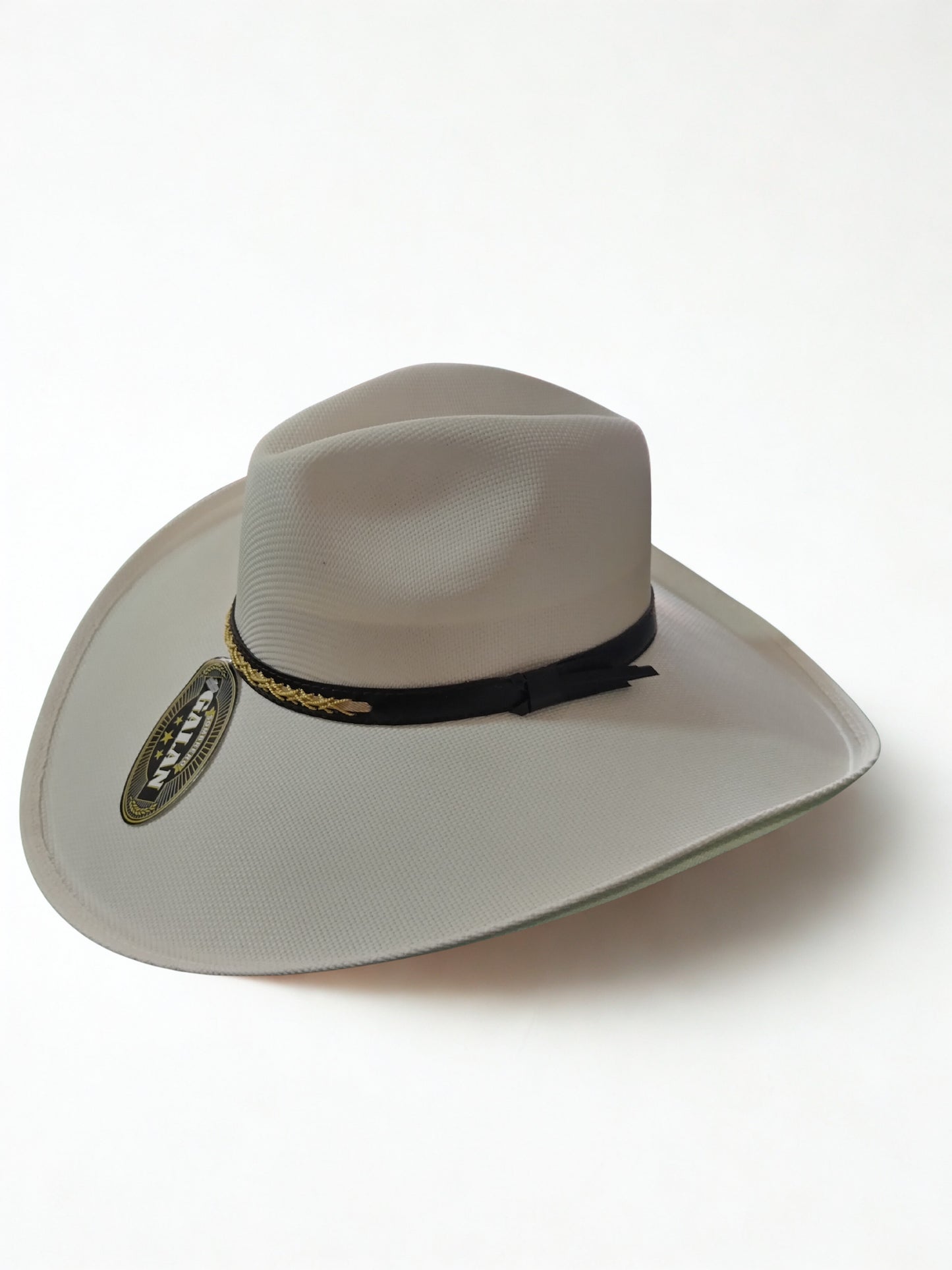 Sombrero con ala grande