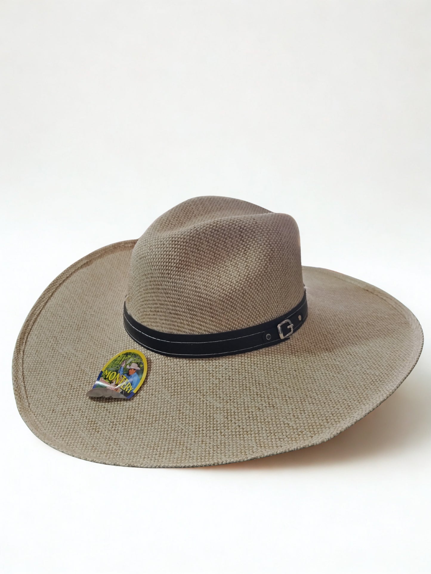 Sombrero con ala grande