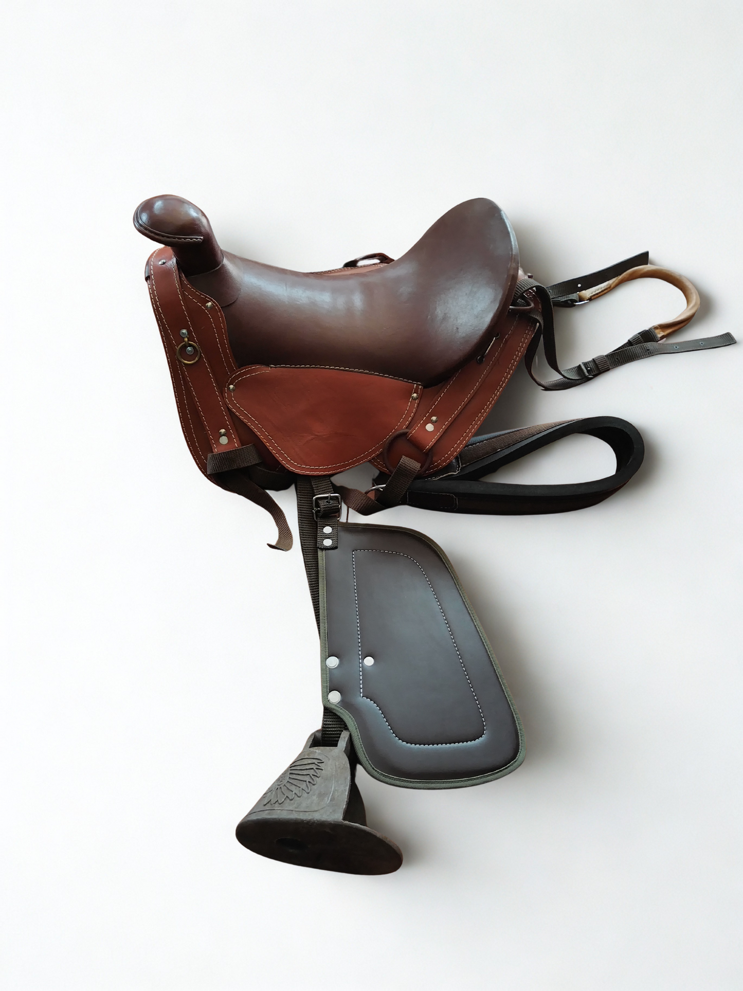 Silla cafe en cuero para montar