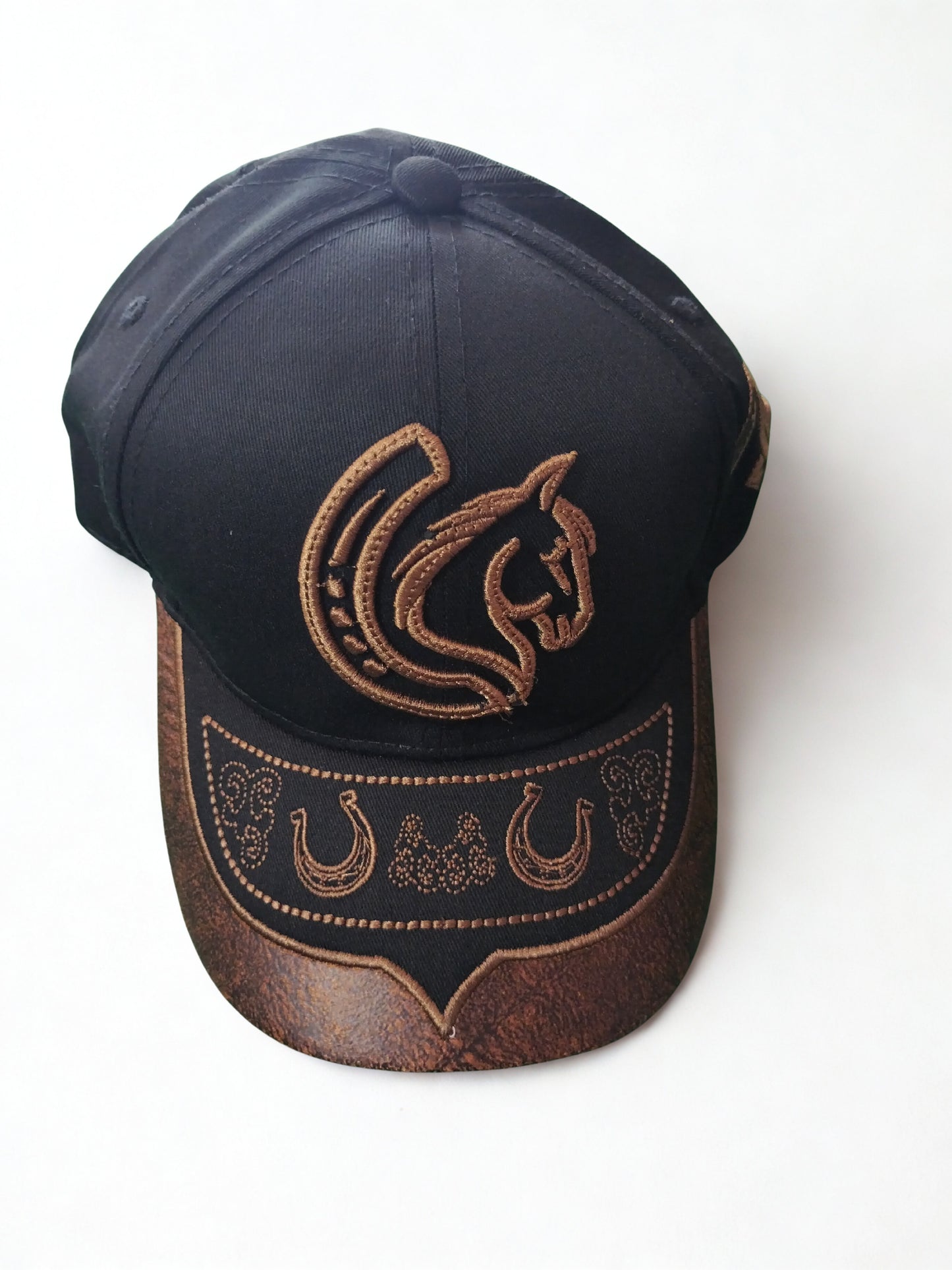 Gorra con diseño tejido