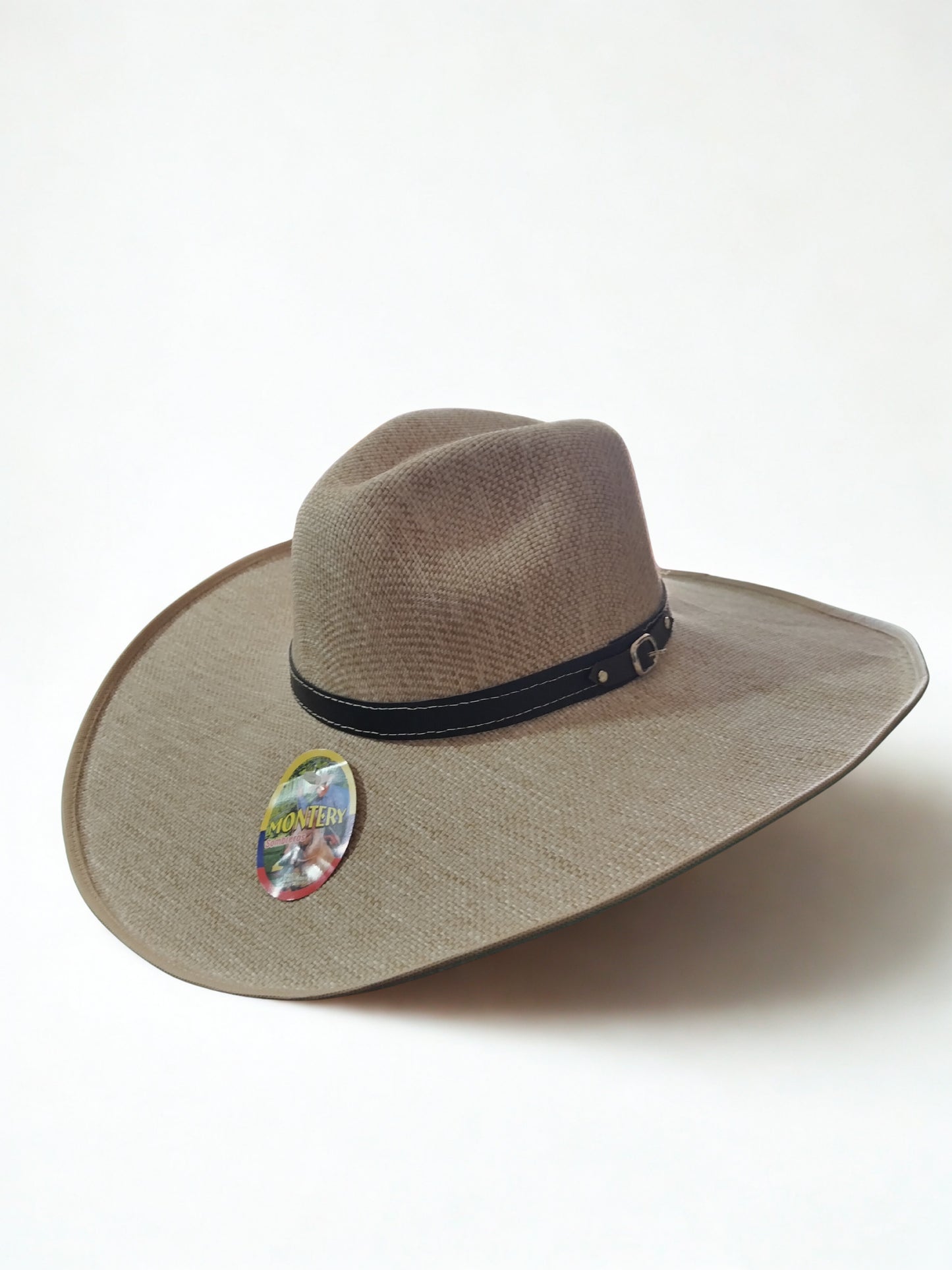 Sombrero con ala grande